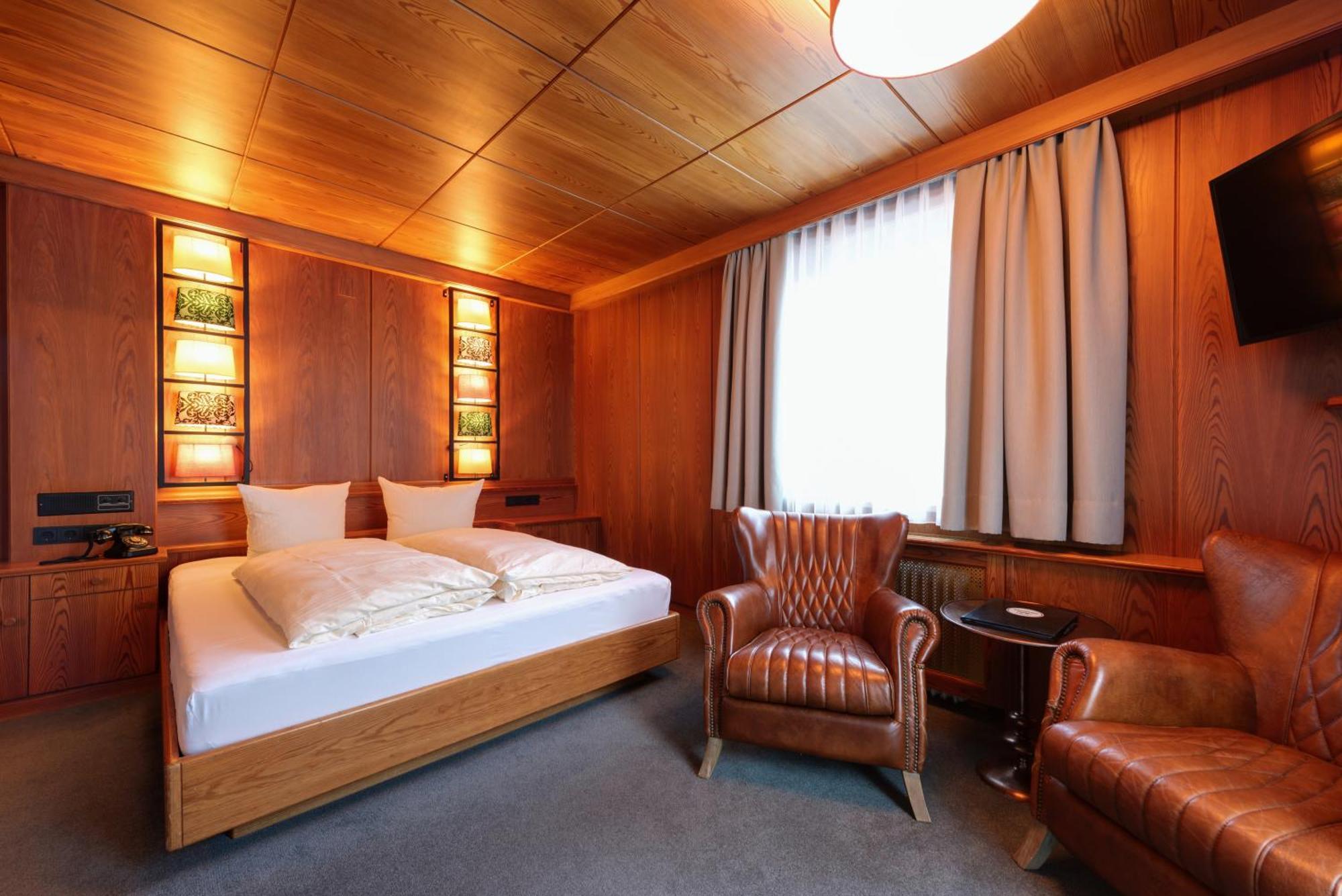 Hotel Pension Kirchplatz Санкт-Антон-ам-Арльберг Номер фото