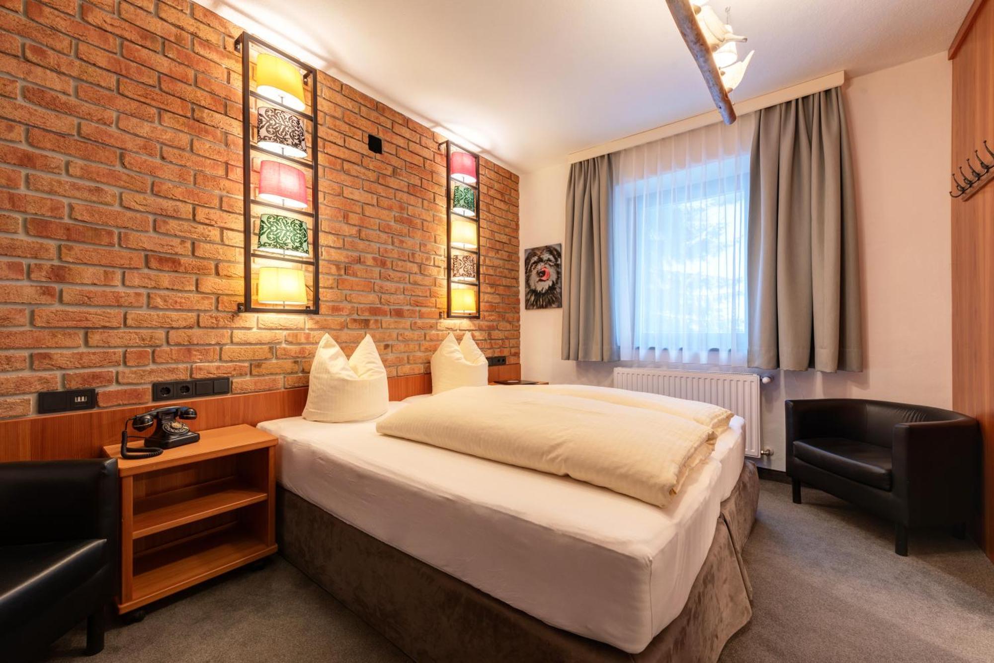 Hotel Pension Kirchplatz Санкт-Антон-ам-Арльберг Екстер'єр фото