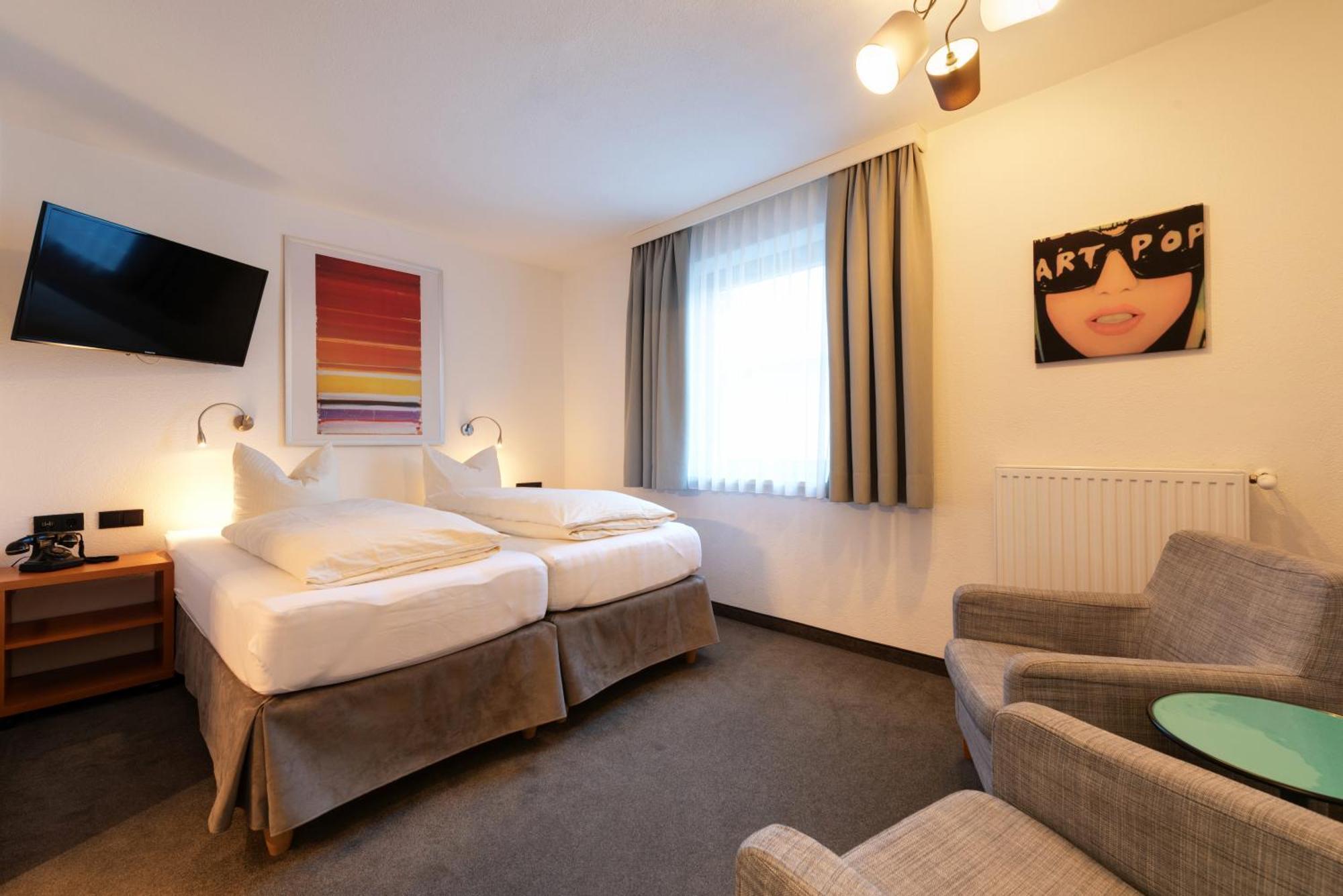 Hotel Pension Kirchplatz Санкт-Антон-ам-Арльберг Номер фото